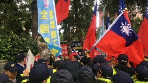 社論-砍年金的節餘，別一次丟在軌道上