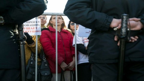 Thousands march against Moscow government