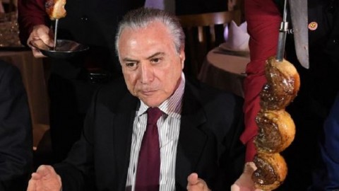 ブラジルの政治危機：瀬戸際に立たされた大統領