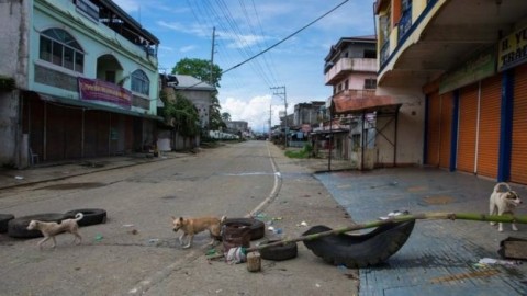 Philippines conflict: Starving residents tell of terror in Marawi