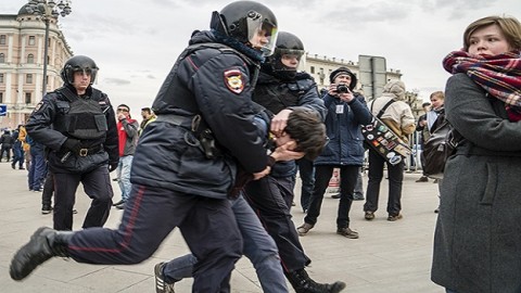 Надо ли отваживать школьников и студентов от политической деятельности