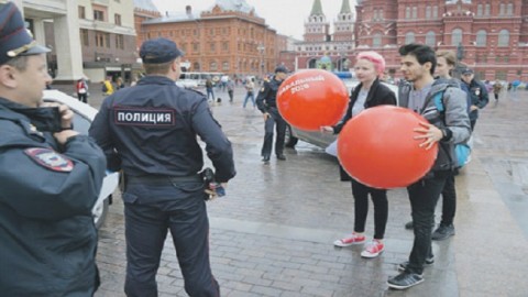 На борьбу с Навальным бросили трактор