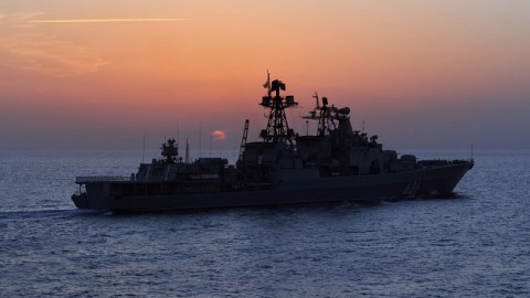 俄羅斯海軍大閱兵　50艘戰艦潛艇出動