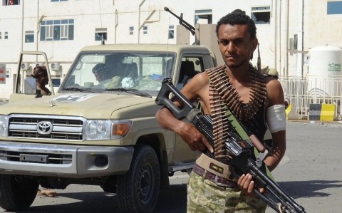 A member of pro-government forces on the outskirts of Hodeidah, epicenter of Yemen's war. Photo: AFP