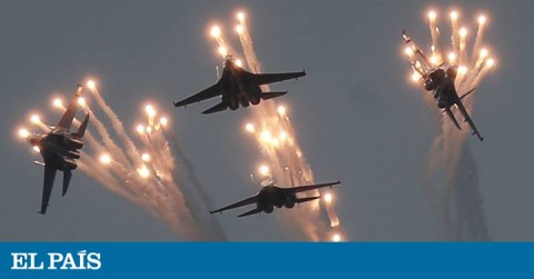 Cuatro cazas SU-27 durante una exhibición en Crimea en 2016