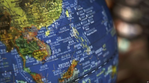 A globe shows the islands on the South China Sea with nine-dash line claims under Chinese territory on display at a bookstore in Beijing, July 13, 2018. Photo: AP file