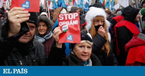 Civilians protesting against Orban's labour reform in Budapest.