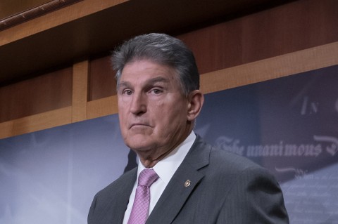 Following President Donald Trump’s announcement Saturday, Sen. Joe Manchin tweeted that he was “hopeful” Trump’s proposal would allow Congress to “immediately reopen gov.” Photo: J. Scott Applewhite / AP