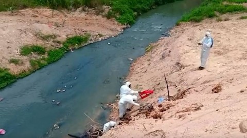 A tanker lorry is believed to have dumped chemical waste into the Kim Kim River in Johor on the morning of Mar 6.