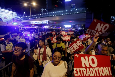 103萬人上街「反送中遊行」　港府回應：逃犯條例12日如期審議 