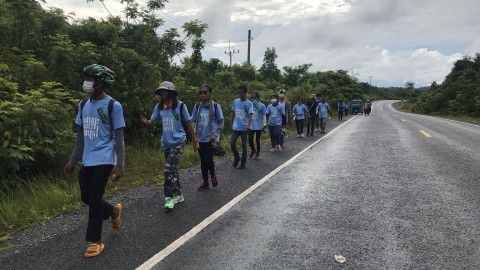 Cambodian Environmental Activists End Bicycle Campaign Citing Threat of Arrest