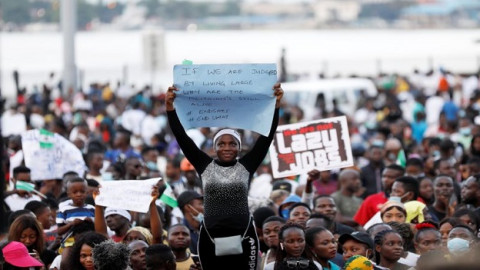 tag_reuters.com2020_newsml_LYNXMPEG9H0MD_12020-10-18T205459Z_1_LYNXMPEG9H0MD_RTROPTP_3_NIGERIA-PROTESTS-POLICE