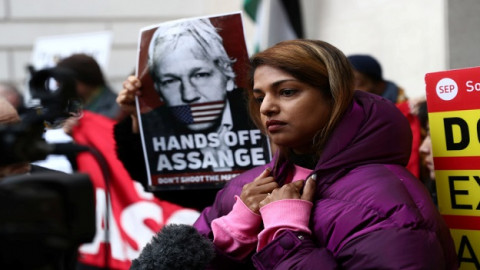 2020-01-13T114812Z_2100641736_RC2ZEE9G5XSL_RTRMADP_3_BRITAIN-ASSANGE-1