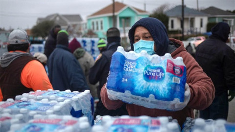 210217-texas-water-warnings-winter-weather-ac-926p_d0ae623d5a74ff2aaf18b9f6c5d297ed.nbcnews-fp-1200-630