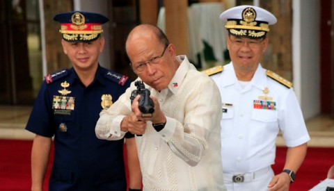 Philippine Defence Secretary Delfin Lorenzana inspects a rifle given to the Philippines by China. Photo: Reuters