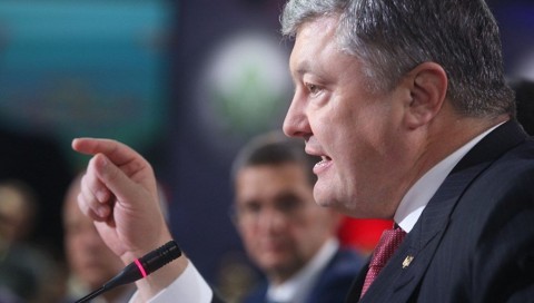 Президент Украины Петр Порошенко подписал закон о судебной реформе. Судебная реформа предполагает создание Высшего совета правосудия и передачу ему полномочий Рады назначать судей на должности бессрочно. Кроме того, отменен институт "назначения судьи на должность впервые" (так называемый пятилетний "испытательный срок").