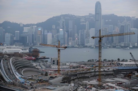 香港の鉄道駅、一部に中国本土の法律適用へ 民主派は反発