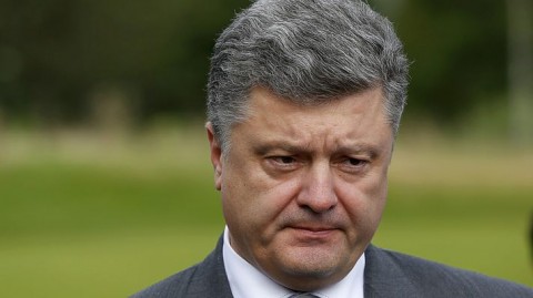 Президент Украины Петр Порошенко поступил аморально, обещая в канун религиозного праздника, Рождества, вступление Украины в ЕС и НАТО. директор аналитического Центра «Третий сектор» Андрей Золотарев. «Это пошло и аморально особенно в канун религиозного праздника – Президенту, который не выполнил 90% предвыборных обещаний, ссылаться на Священное Писание»,