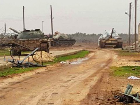 A Syrian tank unit waits on the outskirts of Sinjar for the next battle against al-Nusra fighters. Photo: Yara Ismail