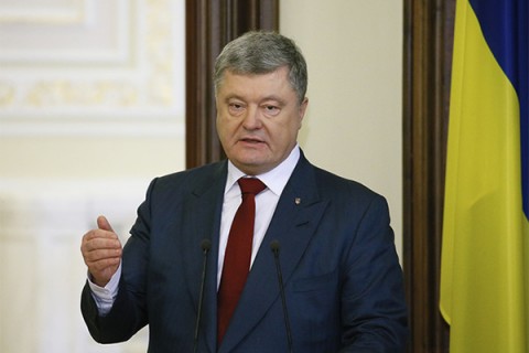 Президент Украины Петр Порошенко призвал ЕС предоставить Киеву оборонительное оружие, а также признать Россию агрессором и стороной конфликта, передает телеканал «112 Украина». Об этом Порошенко сказал на брифинге с вице-президентом Еврокомиссии Федерикой Могерини.