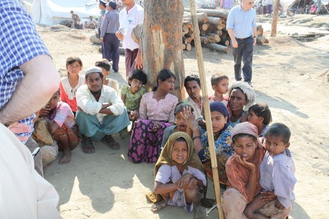 Displaced_Rohingya_people_in_Rakhine_State_8280610831