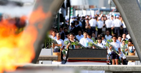 被爆７３年、広島で５万人参列　首相は核禁止条約触れず