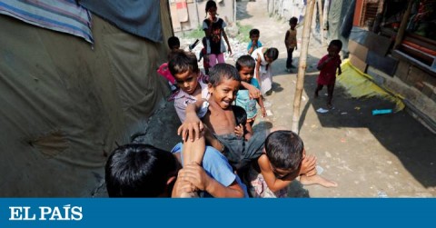 Rohinya kids playing outside their tents on this thursday