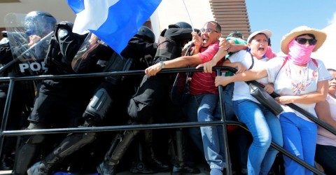 Durante las protestas se han presentado hechos violentos entre la Policía y los manifestantes