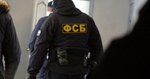 В Краснодарском крае сотрудник Росреестра попался на взятке за покрывательство нарушений в сфере строительства. Местный предприниматель строил торговый объект. При его возведении были выявлены нарушения. В итоге сотрудник Росреестра предложил бизнесмену «закрыть на это глаза» и не принимать никаких мер за определенное финансовое вознаграждение.