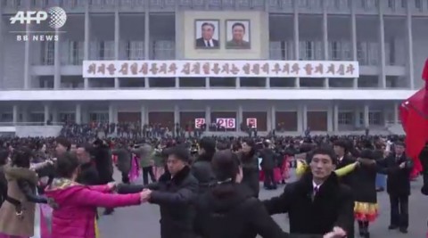 金総書記生誕75年を祝う 北朝鮮